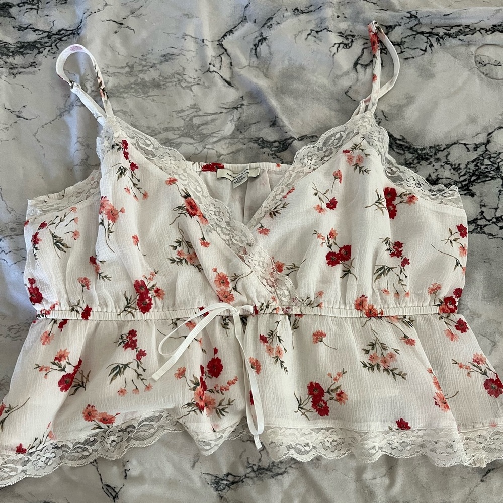 AEO lace trim top L